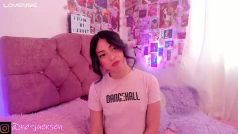 Snapshot of natalie_jaensen chatting on January 15, 10:35 pm online show from January 15, 10:35 pm