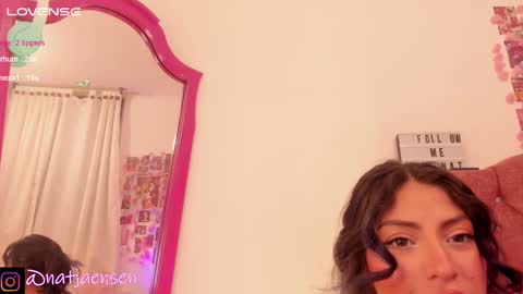 Snapshot of natalie_jaensen chatting on February 9, 2:17 am online show from February 9, 2:17 am