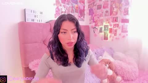 Snapshot of natalie_jaensen chatting on February 9, 8:56 pm online show from February 9, 8:56 pm