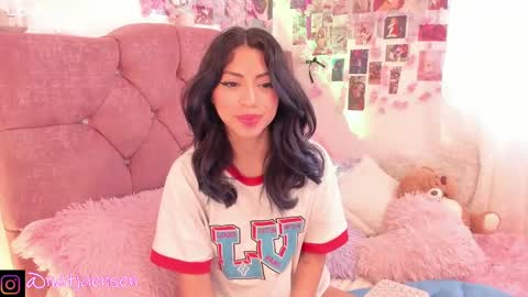 Snapshot of natalie_jaensen chatting on February 12, 12:55 pm online show from February 12, 12:55 pm