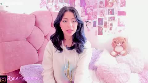 Snapshot of natalie_jaensen chatting on February 14, 2:33 pm online show from February 14, 2:33 pm