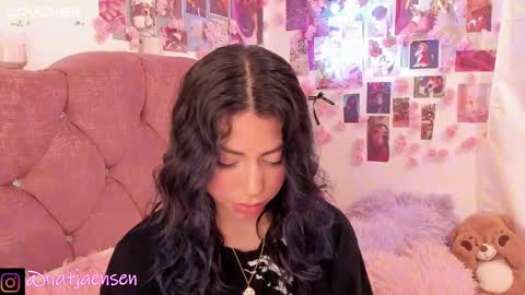 Snapshot of natalie_jaensen chatting on February 18, 11:30 pm online show from February 18, 11:30 pm
