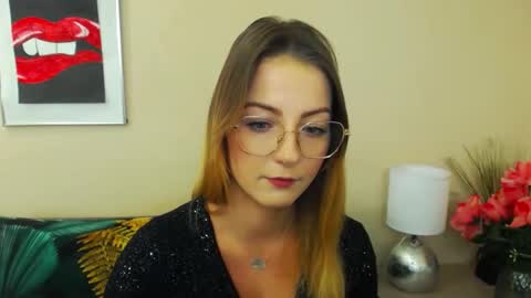 Snapshot of natalie_live chatting on February 5, 7:29 am NatalieSexy online show from February 5, 7:29 am