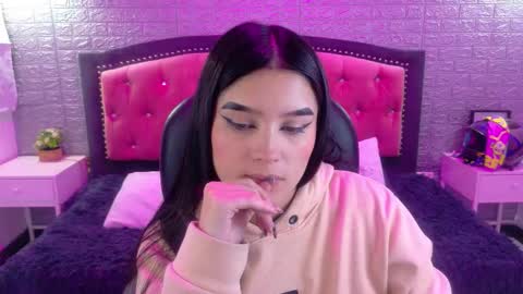 natalie  online show from February 9, 3:32 am