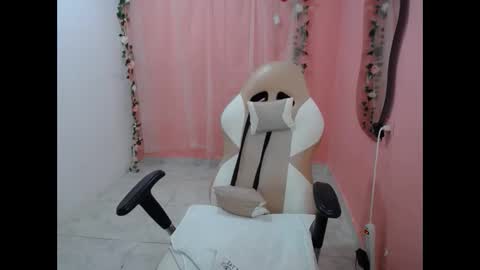 natalielabellex1 online show from October 4, 5:44 pm