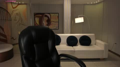 Snapshot of natalielewis_ chatting on February 12, 11:16 am Natalie Lewis online show from February 12, 11:16 am