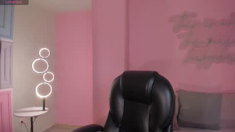 Snapshot of natalielewis_ chatting on June 11, 11:52 am Natalie Lewis online show from June 11, 11:52 am