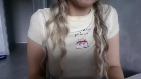 Snapshot of nataliexo111 chatting on December 14, 11:04 am Natali online show from December 14, 11:04 am