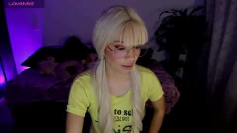 MissNatis online show from May 6, 1:57 am