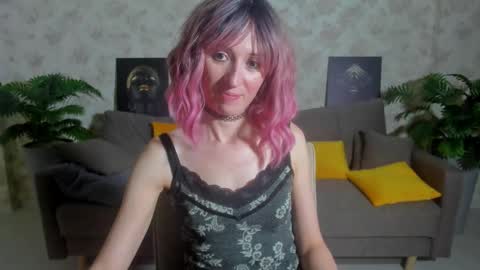 Snapshot of nataly_pretty_ chatting on December 17, 9:15 am Nataly online show from December 17, 9:15 am