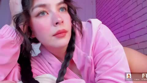 Snapshot of natalyhayes chatting on May 29, 11:30 am Nataly online show from May 29, 11:30 am
