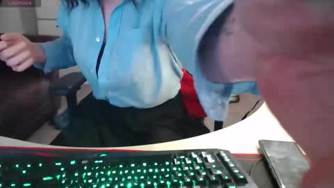 Max online show from December 21, 5:20 pm