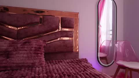 Natasha Vesper  online show from December 19, 8:05 pm