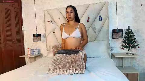 Snapshot of natashaross_t chatting on January 8, 7:49 pm natashaross_t online show from January 8, 7:49 pm