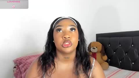 Snapshot of natassha_brown chatting on February 24, 11:52 pm Natassha online show from February 24, 11:52 pm