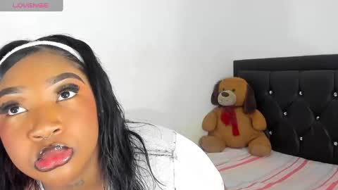 Snapshot of natassha_brown chatting on February 25, 10:37 am Natassha online show from February 25, 10:37 am
