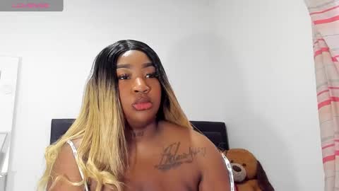 Snapshot of natassha_brown chatting on March 11, 11:23 am Natassha online show from March 11, 11:23 am