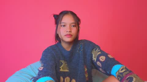 Natcha C online show from December 2, 3:25 pm