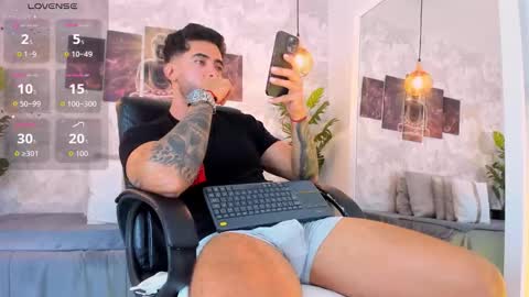 Snapshot of nate_franco chatting on December 13, 9:09 pm Nate Franco online show from December 13, 9:09 pm