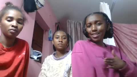 nathalia069 online show from August 8, 1:35 pm