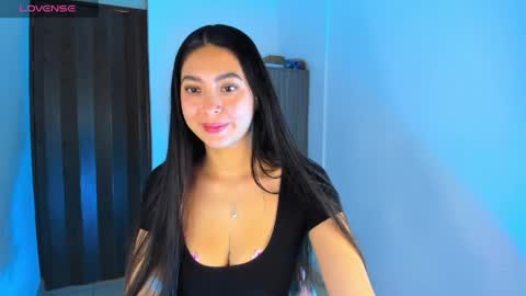 Snapshot of nathalie_rose chatting on April 4, 4:04 pm Nathalie online show from April 4, 4:04 pm