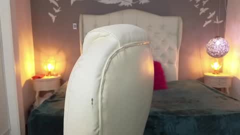 Snapshot of nathaly_blue chatting on December 6, 8:18 pm nathaly_blue online show from December 6, 8:18 pm