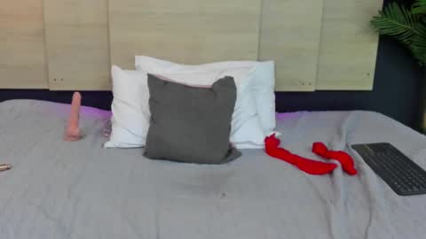 Snapshot of nathy_ross chatting on February 27, 12:21 am nathy_ross online show from February 27, 12:21 am