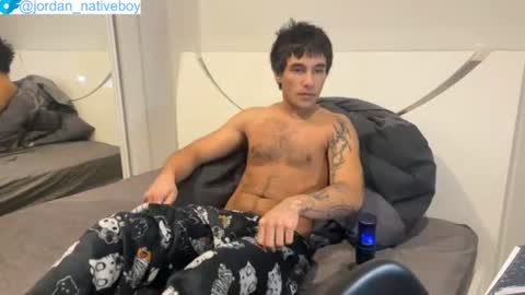 Snapshot of native_boy2 chatting on June 13, 8:29 pm native_boy2 online show from June 13, 8:29 pm