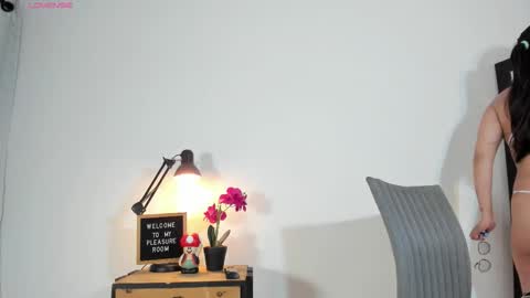 Snapshot of nattytrainor chatting on February 27, 9:04 pm Natty Trainor online show from February 27, 9:04 pm