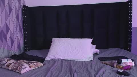 Snapshot of naturaltitss_ chatting on December 25, 10:27 pm Gwen online show from December 25, 10:27 pm