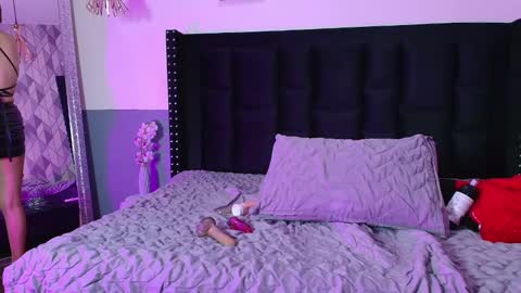 Snapshot of naturaltitss_ chatting on January 2, 7:07 pm Gwen online show from January 2, 7:07 pm