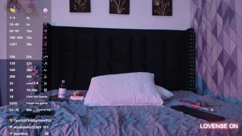 Snapshot of naturaltitss_ chatting on January 30, 1:33 am Gwen online show from January 30, 1:33 am