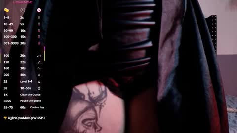 Snapshot of naturaltitss_ chatting on February 13, 5:26 am Gwen online show from February 13, 5:26 am