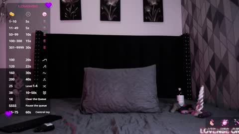Snapshot of naturaltitss_ chatting on March 12, 4:56 pm Gwen online show from March 12, 4:56 pm