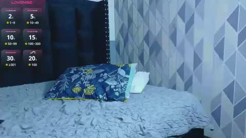 Snapshot of naturaltitss_ chatting on July 20, 7:27 pm Gwen online show from July 20, 7:27 pm
