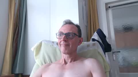 Snapshot of naturista25 chatting on May 27, 1:30 pm naturista25 online show from May 27, 1:30 pm