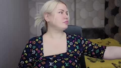 natusik123 online show from December 19, 6:09 am