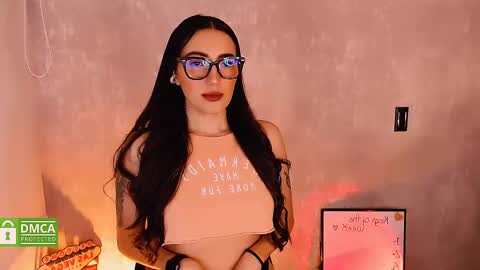Snapshot of natval_ chatting on December 6, 11:00 am Natalia Valeria online show from December 6, 11:00 am