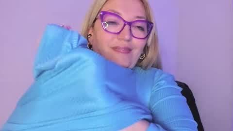 Snapshot of naty__mature_ chatting on October 10, 11:15 pm Nataly online show from October 10, 11:15 pm