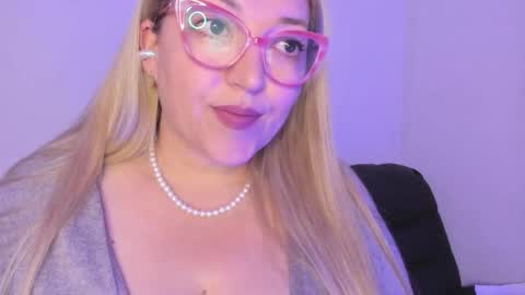 Snapshot of naty__mature_ chatting on November 1, 8:00 pm Nataly online show from November 1, 8:00 pm