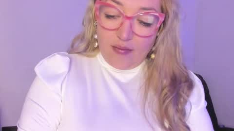Snapshot of naty__mature_ chatting on November 11, 5:24 pm Nataly online show from November 11, 5:24 pm