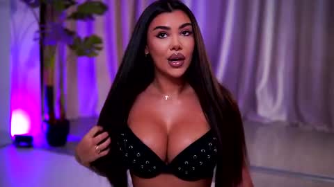 Naty online show from August 4, 7:16 pm