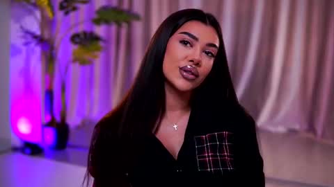 Naty online show from August 5, 7:06 pm