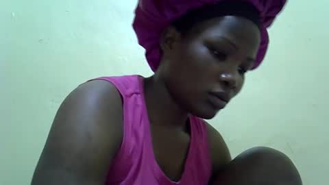 Snapshot of naughty_baddie5 chatting on October 4, 9:18 am candy online show from October 4, 9:18 am