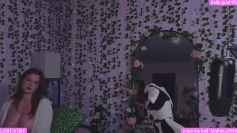 Snapshot of naughty_bella99 chatting on March 3, 1:56 am bella online show from March 3, 1:56 am