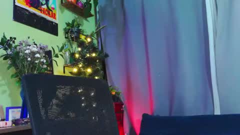 Em  please help me reach 100 thumbs up 3 online show from January 14, 1:55 am