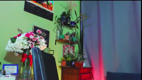 Em  please help me reach 100 thumbs up 3 online show from February 21, 5:52 am