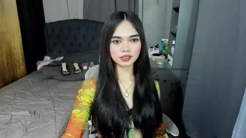 emma online show from April 25, 2:14 pm