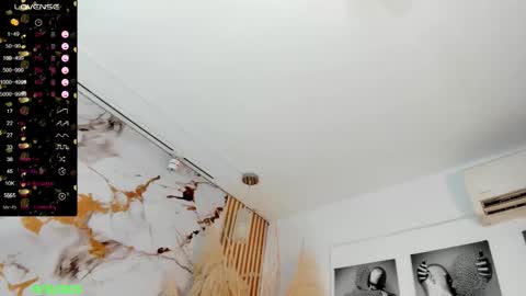 Snapshot of naughty_lizeth chatting on October 19, 2:50 pm lizeth online show from October 19, 2:50 pm