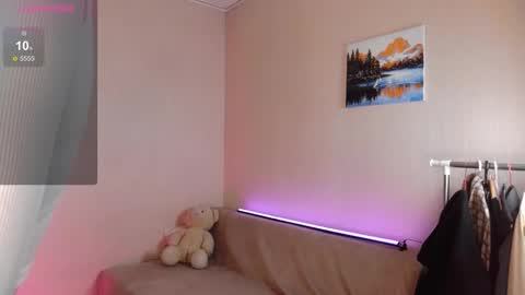 Snapshot of naughty_sparkle chatting on March 2, 11:33 pm Alexa online show from March 2, 11:33 pm